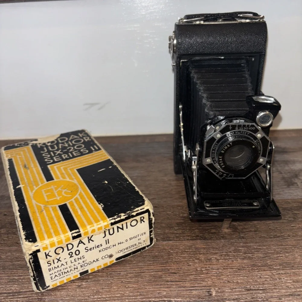 1930's KODAK JUNIOR SIX-20 Series II Folding Camera + Box